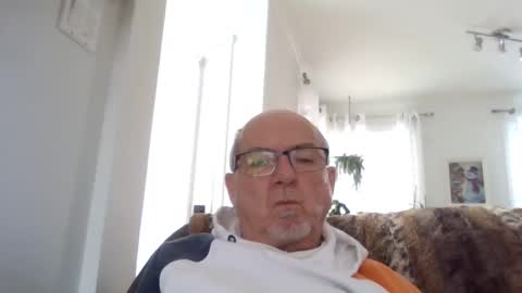 Snapshot of bernard1102 chatting on January 14, 3:15 pm bernard1102 online show from January 14, 3:15 pm