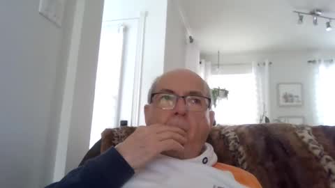 Snapshot of bernard1102 chatting on January 27, 6:20 pm bernard1102 online show from January 27, 6:20 pm