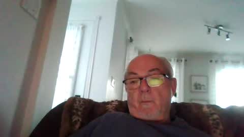 Snapshot of bernard1102 chatting on October 13, 11:23 am bernard1102 online show from October 13, 11:23 am