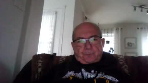 Snapshot of bernard1102 chatting on October 28, 12:28 pm bernard1102 online show from October 28, 12:28 pm