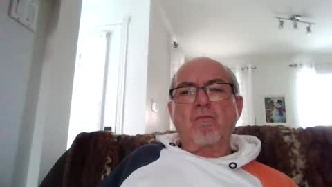 Snapshot of bernard1102 chatting on December 13, 7:21 pm bernard1102 online show from December 13, 7:21 pm