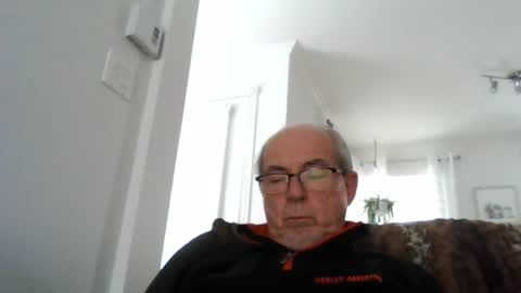 Snapshot of bernard1102 chatting on March 5, 8:42 pm bernard1102 online show from March 5, 8:42 pm