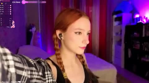 Snapshot of berrryjelly chatting on October 22, 9:01 am Hi Im NikaComing back online on Monday 3 online show from October 22, 9:01 am