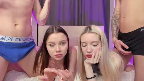 Snapshot of best_trip chatting on February 23, 11:47 pm Danny and Kira online show from February 23, 11:47 pm