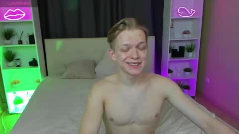 Snapshot of best_trip chatting on February 21, 5:31 pm Danny and Kira online show from February 21, 5:31 pm