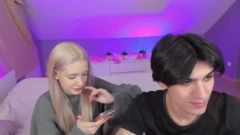 Snapshot of best_trip chatting on March 9, 5:49 pm Danny and Kira online show from March 9, 5:49 pm