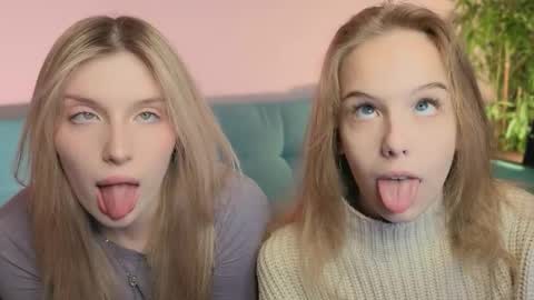 Snapshot of best_trip chatting on September 12, 2:19 pm Danny and Kira online show from September 12, 2:19 pm