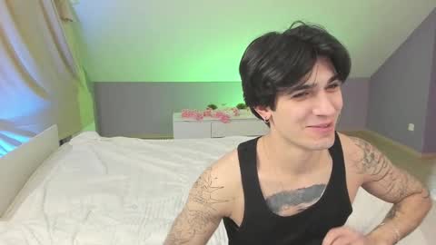 Snapshot of best_trip chatting on February 28, 9:15 am Danny and Kira online show from February 28, 9:15 am