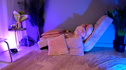 Betty online show from September 26, 4:20 am