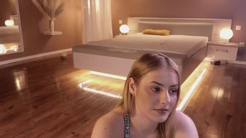 Bettys Room online show from December 24, 3:05 am