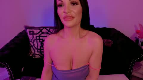 Snapshot of bettybishop chatting on March 3, 1:34 pm NatashaxoBangs online show from March 3, 1:34 pm