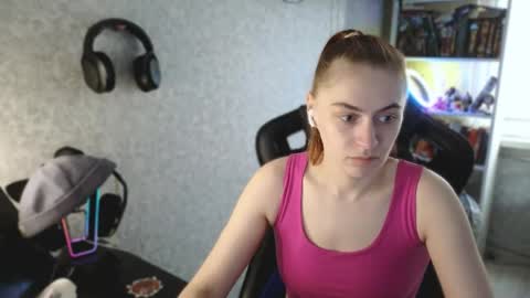 beverly_yay online show from April 29, 9:03 am