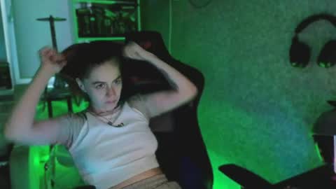 beverly_yay online show from May 25, 6:47 pm