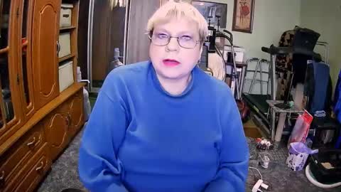 BeverlyQCynia online show from November 18, 12:19 pm