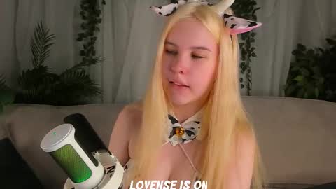 Eliz online show from October 29, 2:02 am