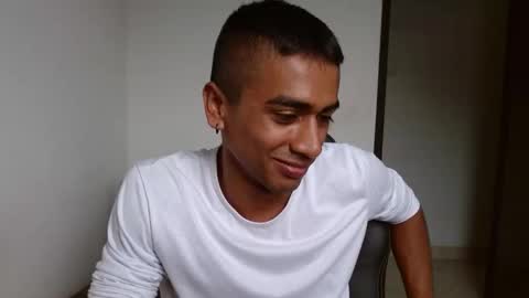 Snapshot of bfernando_05 chatting on March 5, 10:32 pm BAYRON online show from March 5, 10:32 pm
