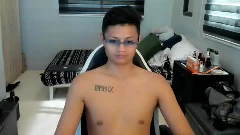 bhillrhey121103 online show from February 3, 6:22 am