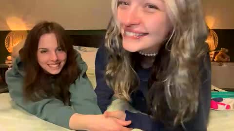 Ellie  online show from April 19, 7:27 pm