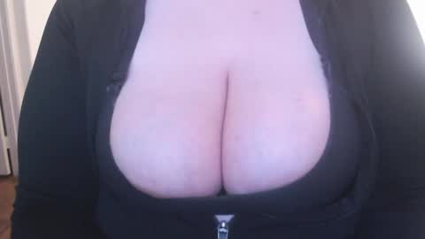 bigbittiesandfun online show from January 20, 2:11 am