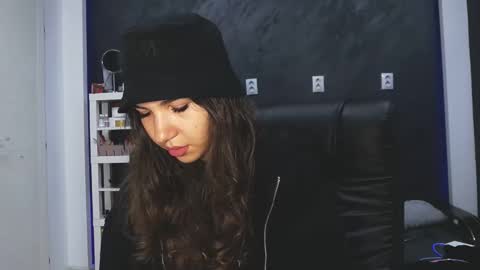 Snapshot of bigbuttjany chatting on September 19, 1:43 am bigbuttjany online show from September 19, 1:43 am