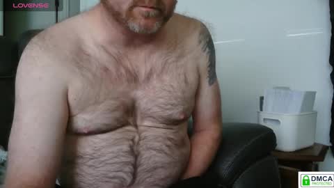 Derek online show from October 12, 6:43 pm