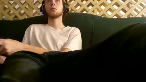 Snapshot of biggestboiiii chatting on March 11, 12:54 am biggestboiiii online show from March 11, 12:54 am