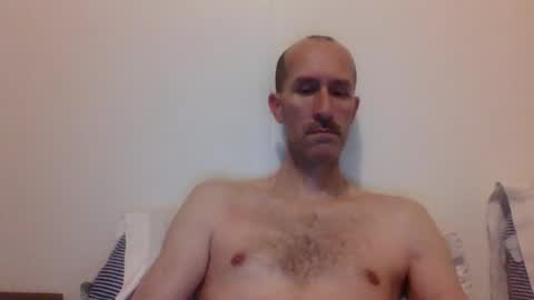 Snapshot of bighugemouthful chatting on January 4, 3:50 am Chaz online show from January 4, 3:50 am