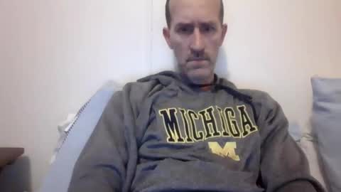 Snapshot of bighugemouthful chatting on March 6, 4:30 am Chaz online show from March 6, 4:30 am