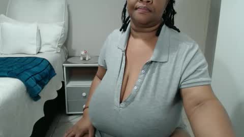 Lona online show from December 3, 9:15 pm