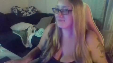 Snapshot of bigtittyboatboo chatting on October 21, 2:05 am Mountain Mama online show from October 21, 2:05 am
