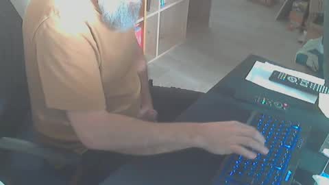 Snapshot of biparislove chatting on December 7, 9:22 am BigDick online show from December 7, 9:22 am