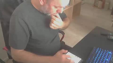 Snapshot of biparislove chatting on December 27, 10:01 am BigDick online show from December 27, 10:01 am