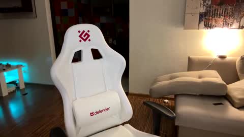 Snapshot of bitter_moon chatting on January 17, 5:00 am Ann Braslowsky online show from January 17, 5:00 am