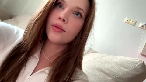 Snapshot of bitter_moon chatting on January 6, 9:19 am Ann Braslowsky online show from January 6, 9:19 am