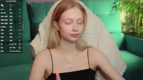 Julia online show from October 24, 2:23 am