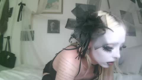 vampire fang  online show from October 4, 8:17 pm