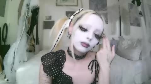 vampire fang  online show from February 26, 8:01 pm