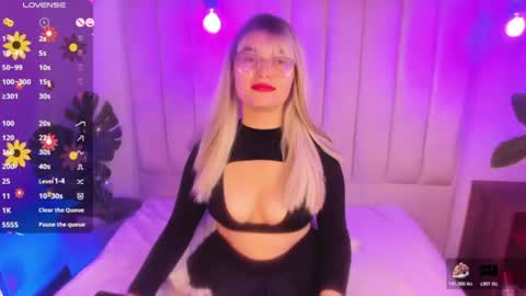 Sophie online show from June 13, 1:54 pm