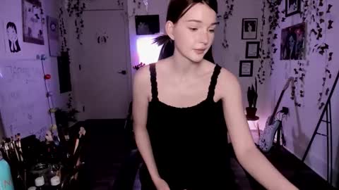 Ella online show from March 26, 1:22 am