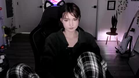 Ella online show from March 19, 4:34 pm