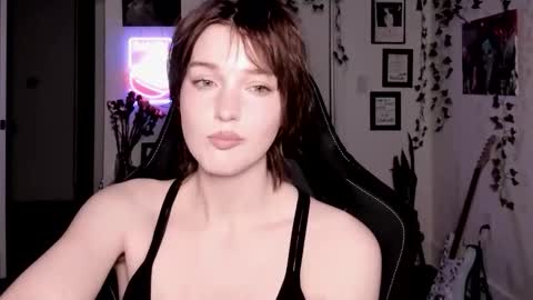 Ella online show from March 29, 5:31 am