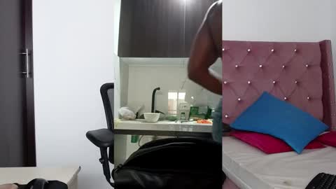 Snapshot of blacknikes chatting on February 9, 8:56 pm Twtter 1MikeBeckford            Onlyfns beckfordmike online show from February 9, 8:56 pm