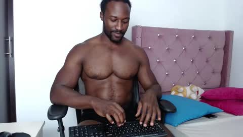 Snapshot of blacknikes chatting on February 11, 7:59 pm Twtter 1MikeBeckford            Onlyfns beckfordmike online show from February 11, 7:59 pm