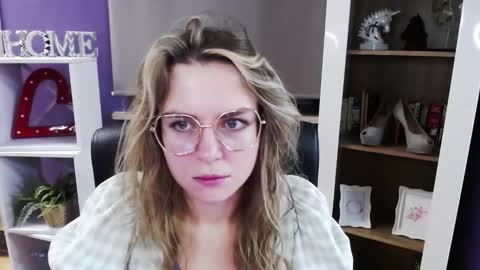 Z O E Y online show from December 2, 5:37 am