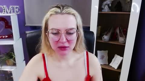 Z O E Y online show from February 13, 6:17 am