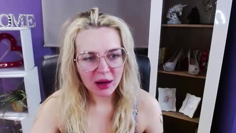 Z O E Y online show from February 16, 5:38 am