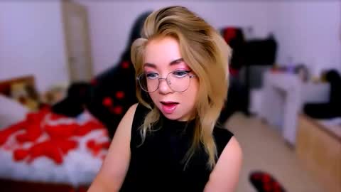 Nicole online show from March 5, 5:49 am