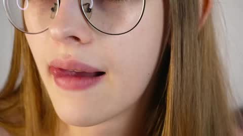  LiLy online show from November 14, 3:36 pm