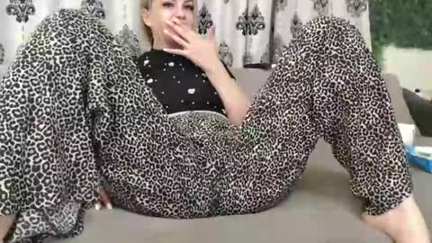 blonddaiana23 online show from April 26, 1:03 am