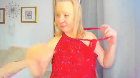 Snapshot of blonde_angel20 chatting on February 25, 2:04 pm Nicole online show from February 25, 2:04 pm